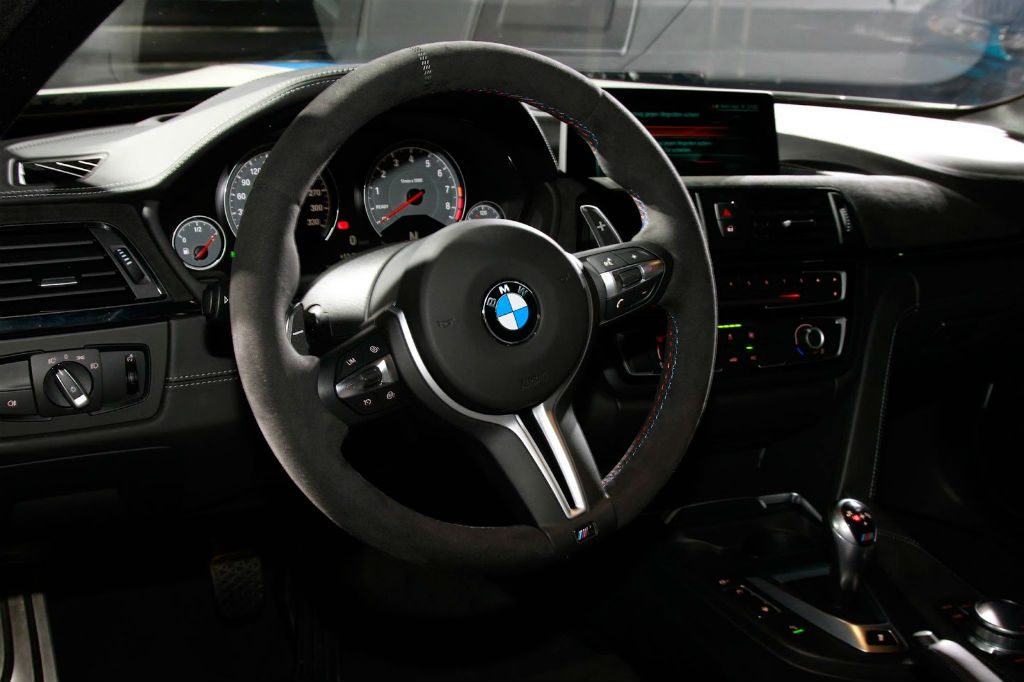 bmw-m4-dtm-champion-edition-3